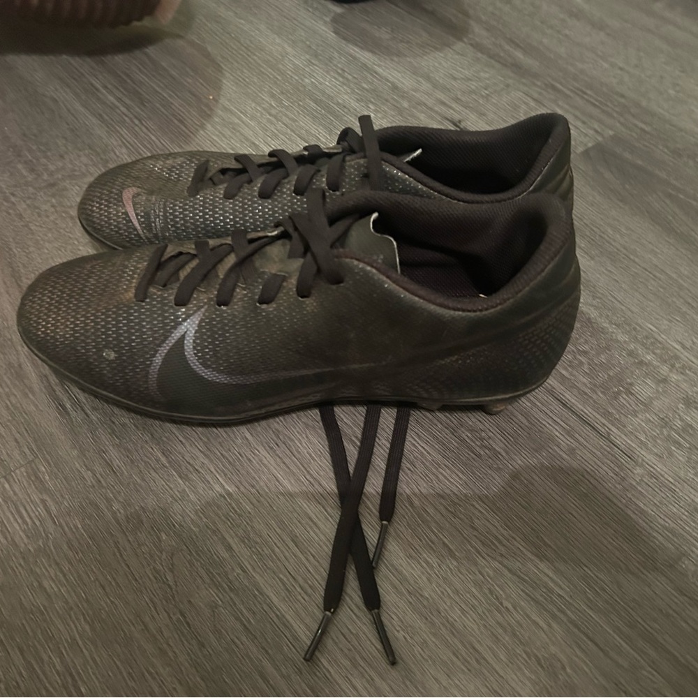 Nike girls soccer cleats size 7